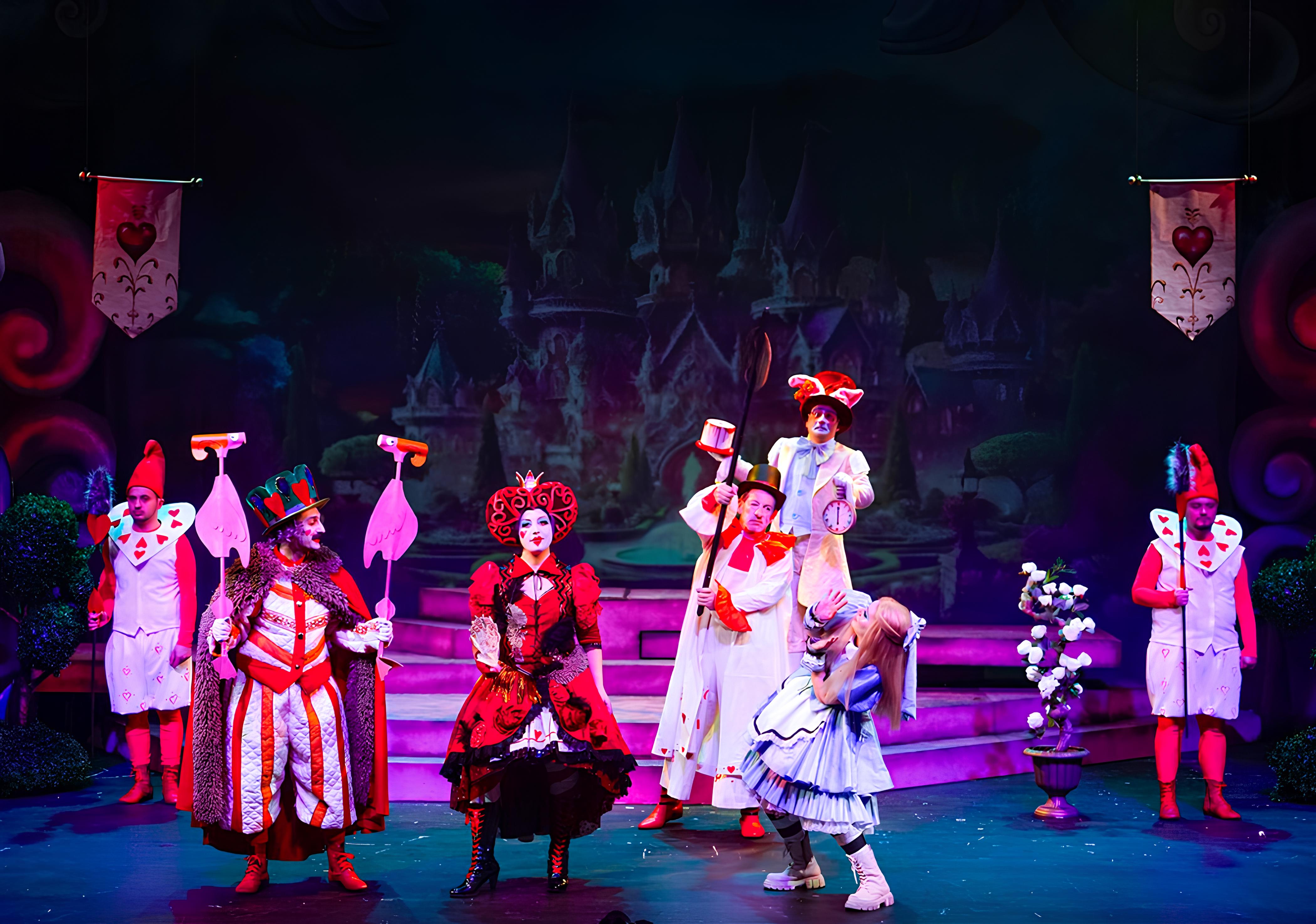 Alice Harikalar Diyarında Tiyatro Oyunu